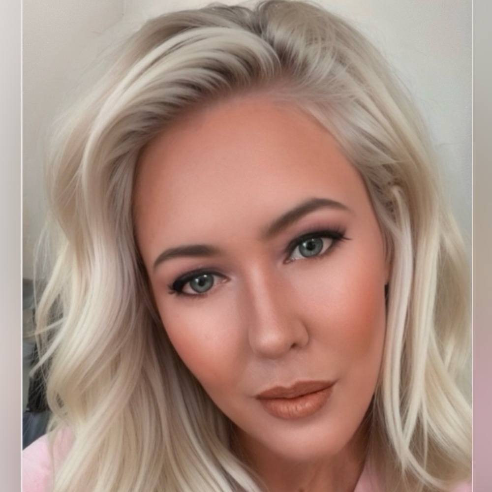 Meet your Posher, Carrie